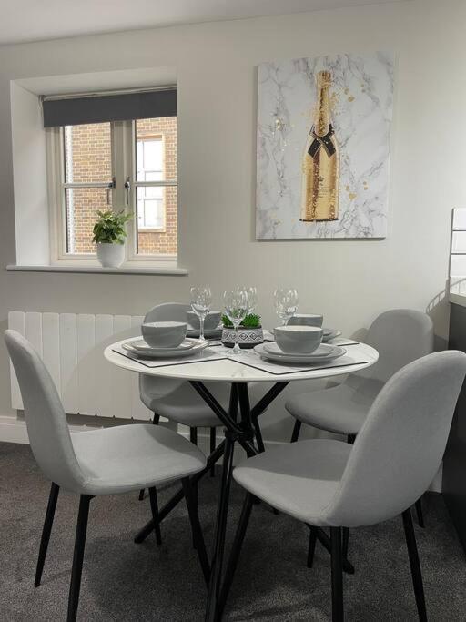 Cedar House - 2 Bed House With Free Parking In Town Centre! By Shortstays4U King's Lynn Ngoại thất bức ảnh