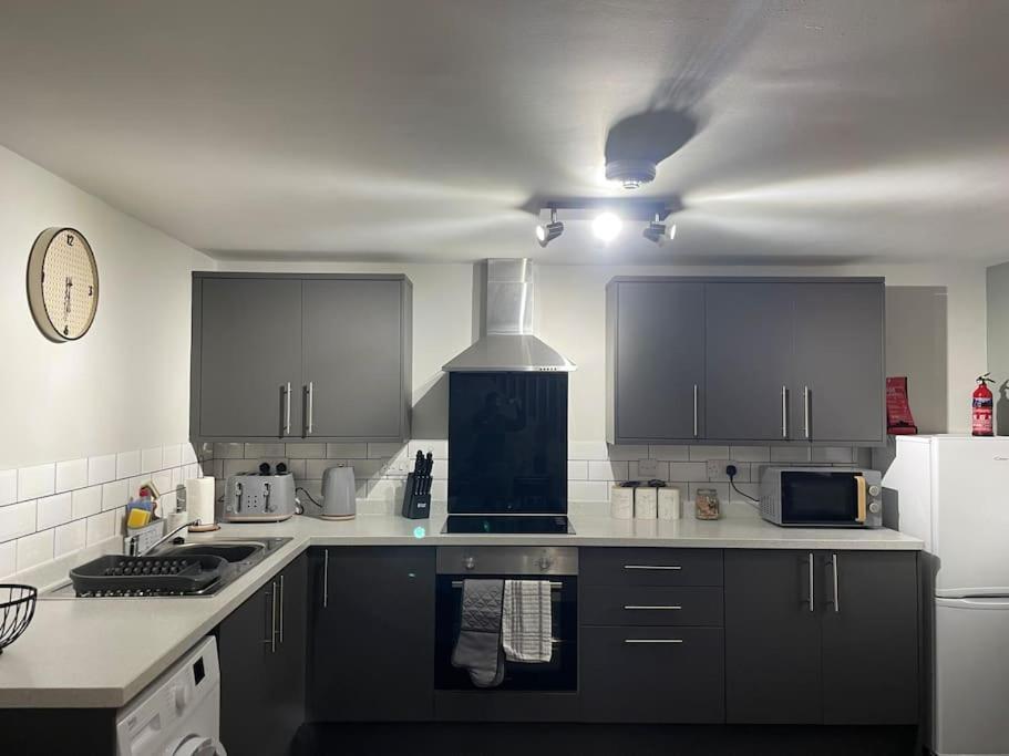 Cedar House - 2 Bed House With Free Parking In Town Centre! By Shortstays4U King's Lynn Ngoại thất bức ảnh